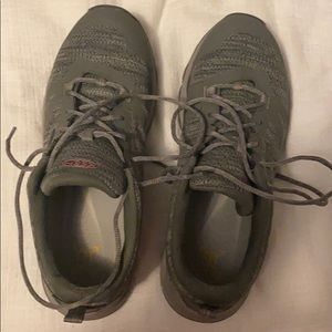 Keen Gray Hiking Shoes sz 8